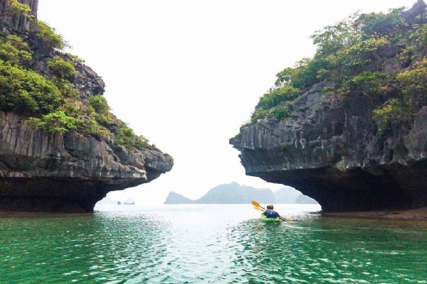 02D/01N: Cruising – Kayak – Cave Discovery – Bike – Hike